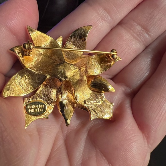 Nolan Miller Christmas poinsettia Brooch - Picture 4 of 6